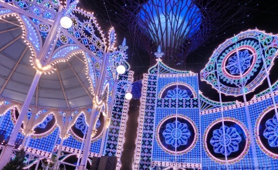 christmas wonderland light sculptures - the hungry geek