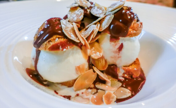 Au Petit Salut Choux Buns