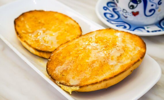 Tsui Wah Singapore-crispy bun with condensed milk